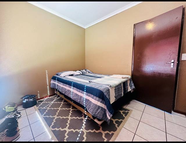 3 BEDROOM SIMPLEX FOR SALE IN HALFWAY HOUSE
